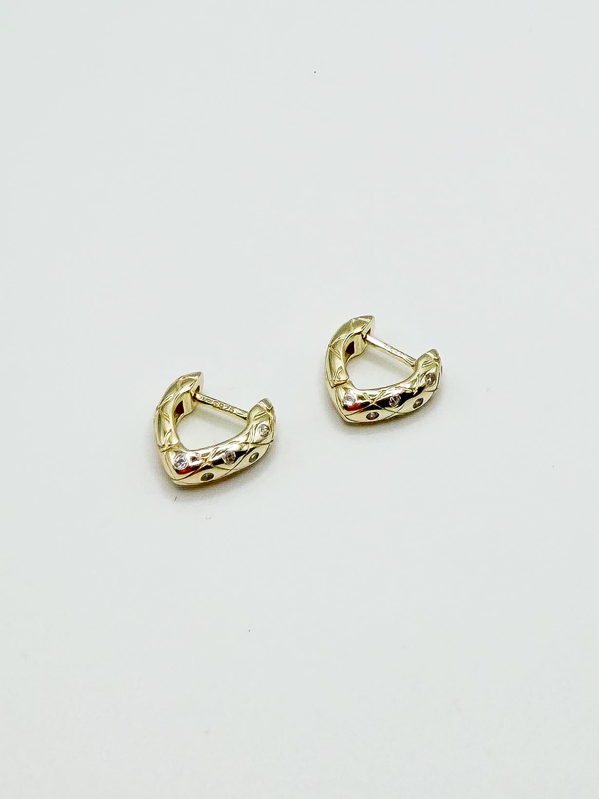 Micro Soft V-Hoop Earrings