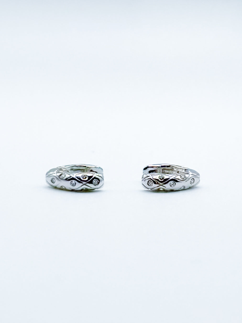 Micro Soft V-Hoop Earrings