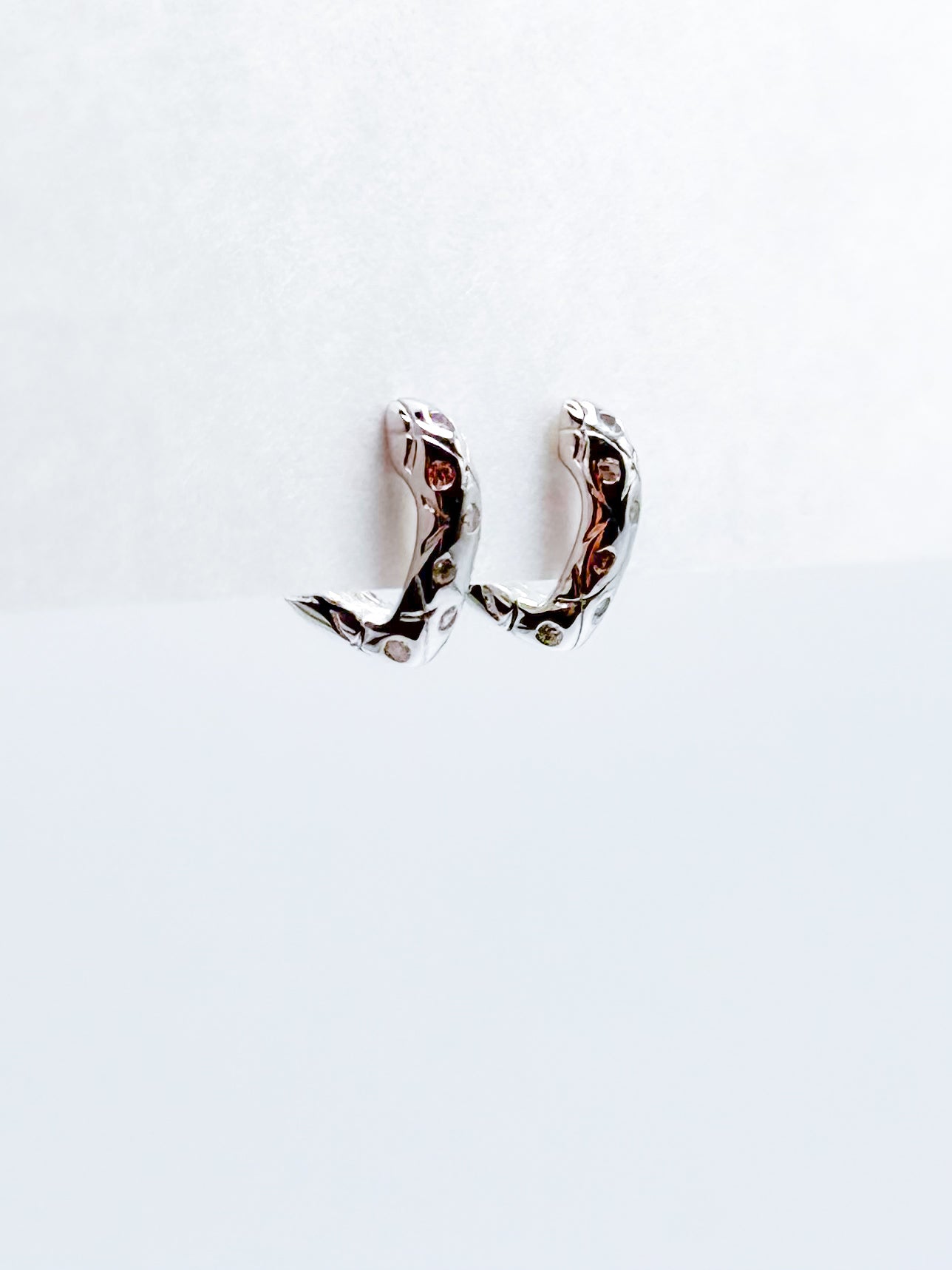 Micro Soft V-Hoop Earrings