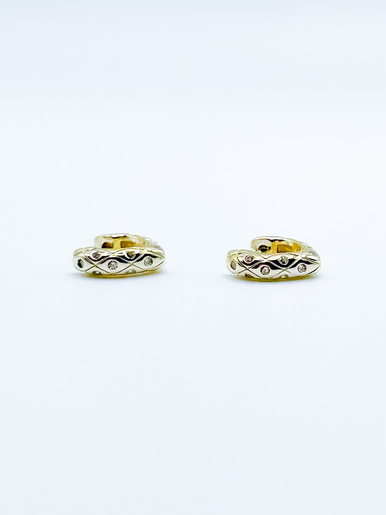 Micro Soft V-Hoop Earrings